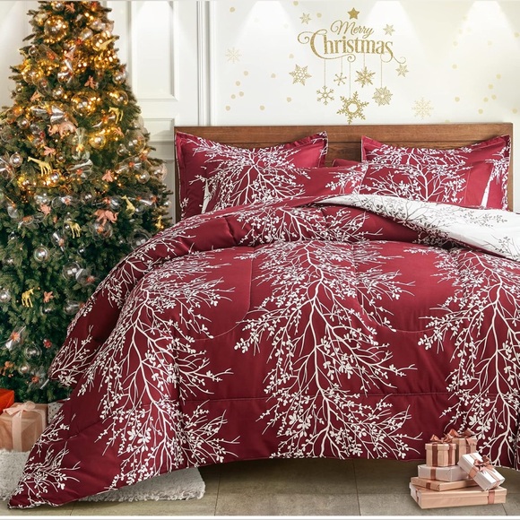 Uozzi Other - Burgundy Holiday Reversible 7PC Comforter Set-King Size-Great Condition🎄